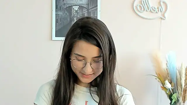DelphineDowst's Live Chat Room