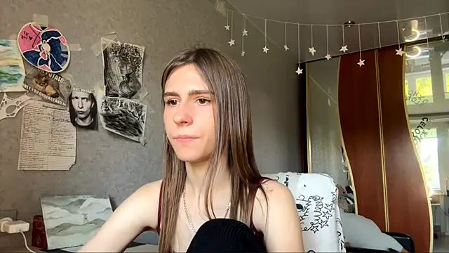ZaraGuyette's Live Chat Room