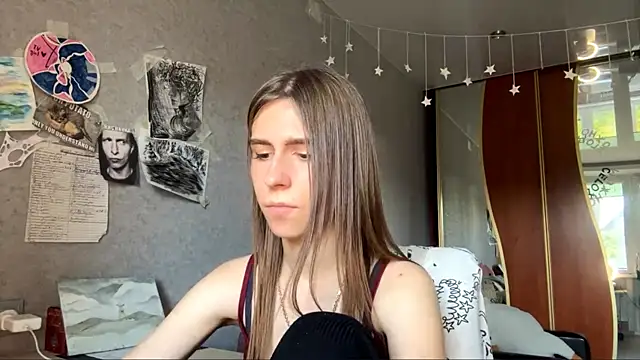 ZaraGuyette's Live Chat Room