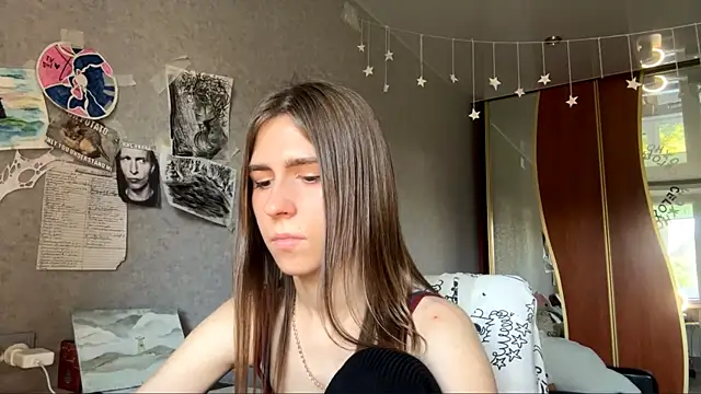ZaraGuyette's Live Chat Room