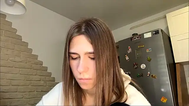 חדר צ'אט בשידור חי של ZaraGuyette
