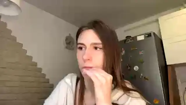 ZaraGuyette's Live Chat Room