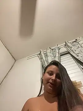 julia_moreira Adlı Modelin Canlı Sohbet Odası