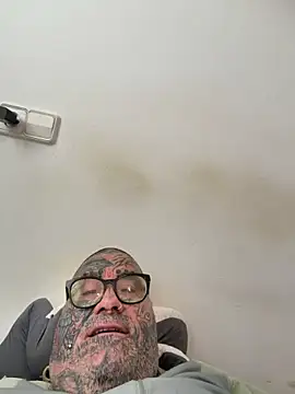 Seks show uživo modela albertogg12 na kameri