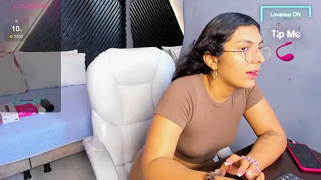 Amara_lune's Live Chat Room