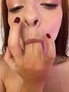 LucianaAriaas Adlı Modelin Canlı Sohbet Odası