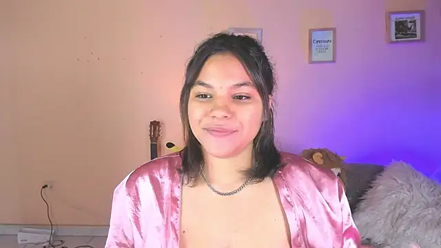 naomy_ruiz_ Live chatroom