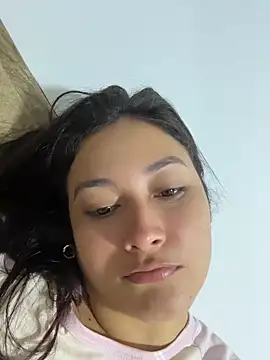 Tatiana123_ Adlı Modelin Canlı Sohbet Odası