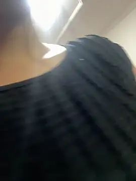 Miel_rousse Adlı Modelin Canlı Sohbet Odası