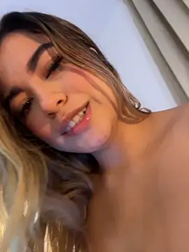 Vicky_Rico_'s Live Chat Room