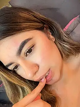 Vicky_Rico_'s Live Chat Room