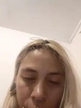 חדר צ'אט בשידור חי של sofigirlgold