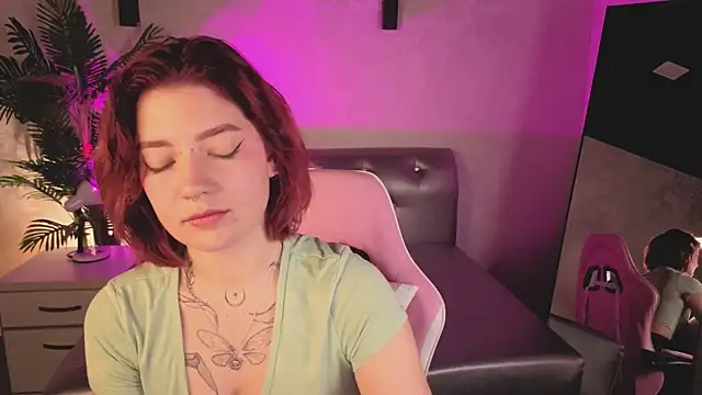 Nikki_Gringer Adlı Modelin Canlı Sohbet Odası