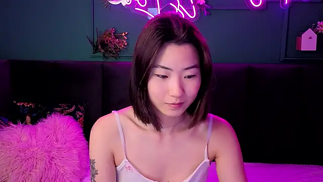 Runi_Asian's Live Chat Room