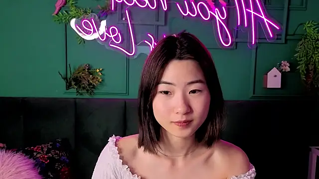 Runi_Asian Adlı Modelin Canlı Sohbet Odası