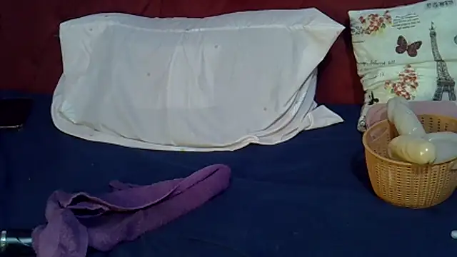 Queenleahx's Live Chat Room