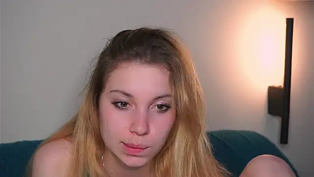 Sairallyn Adlı Modelin Canlı Sohbet Odası