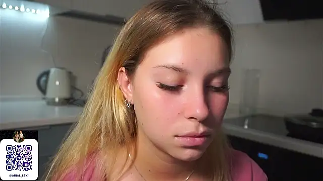 Živá chatovací místnost Sairallyn