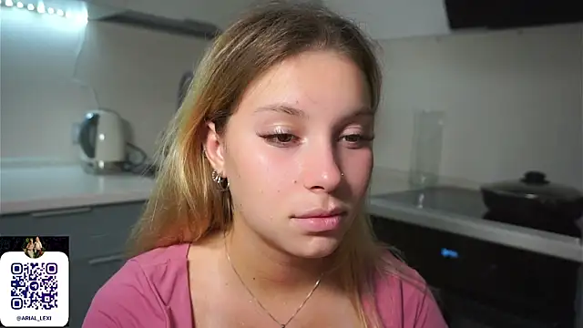Živá chatovací místnost Sairallyn