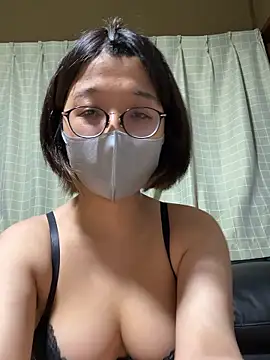 yuna_chan1's Live Chat Room