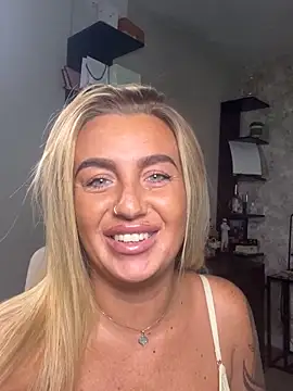 CharlottemilfUKx Cameră chat live