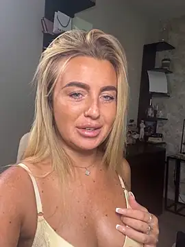 CharlottemilfUKx чат на живо