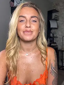 CharlottemilfUKx Adlı Modelin Canlı Sohbet Odası