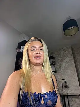 CharlottemilfUKx লাইভ চ্যাট রুম