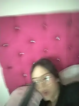 Mia_Collings1 élő chatszobája