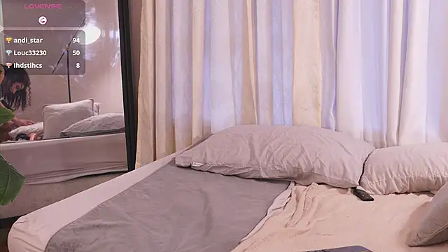 חדר צ'אט בשידור חי של SeleneMous