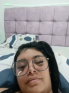luxuryluna Adlı Modelin Canlı Sohbet Odası