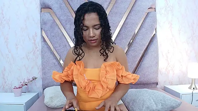 TamaraaHoney's Live Chat Room