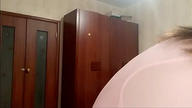 Lirivelle Adlı Modelin Canlı Sohbet Odası