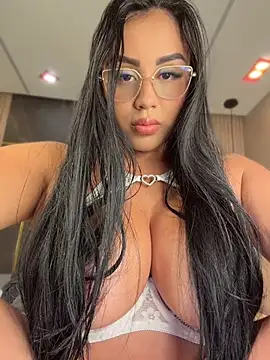 emily-Hornyy чат на живо