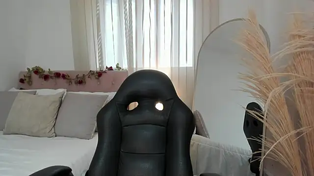 חדר צ'אט בשידור חי של Charlotte_pleasure