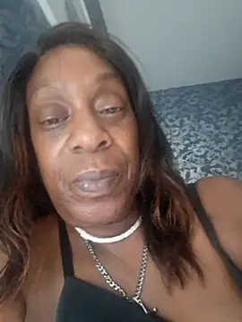 EbonyBlue-x's Live Chat Room