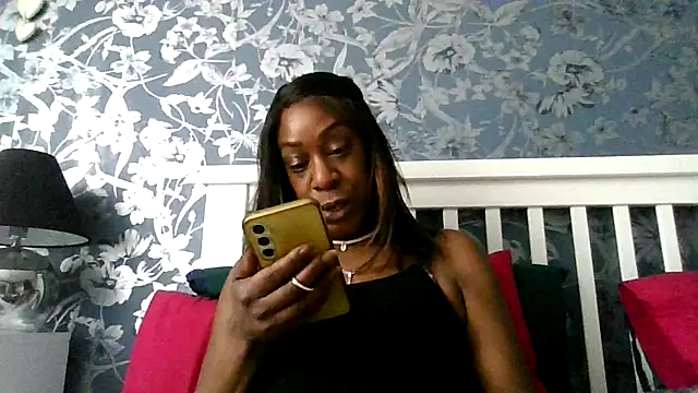 EbonyBlue-x's Live Chat Room
