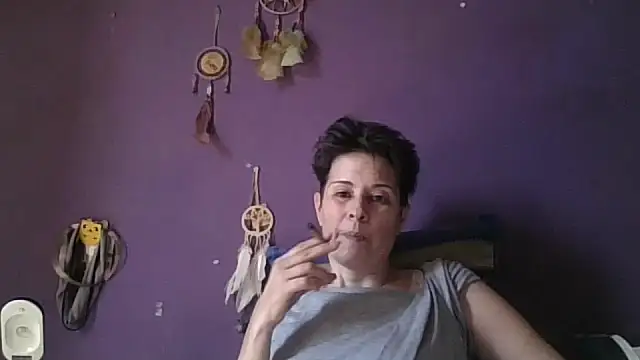 Estrella_40's Live Chat Room
