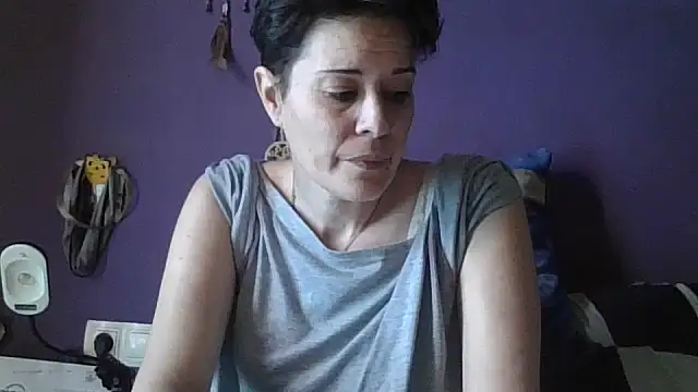Estrella_40's Live Chat Room
