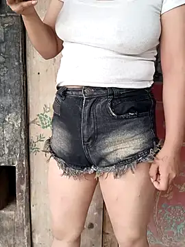 Chat soba uživo modela Mirra-a