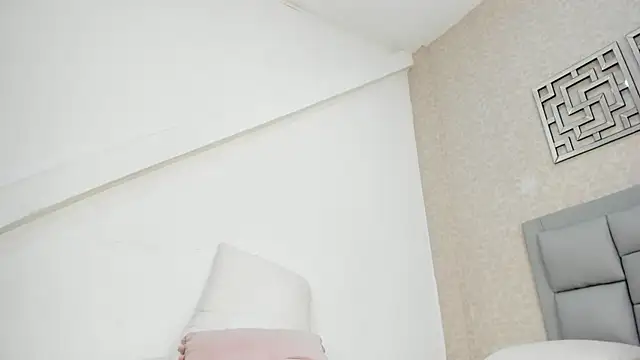 Chat soba uživo modela luna25__