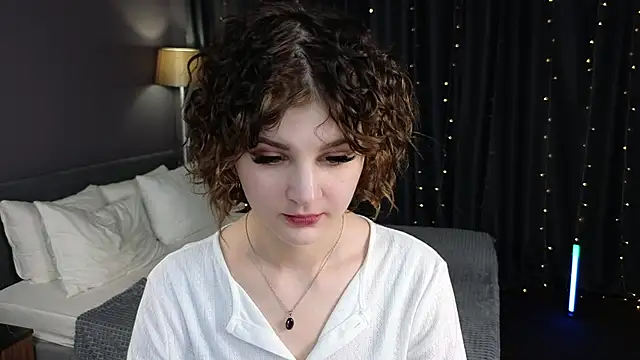 Chat soba uživo modela Kira__Fluffy