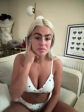 Blondiepeachx: απευθείας σέξι σόου στην κάμερα