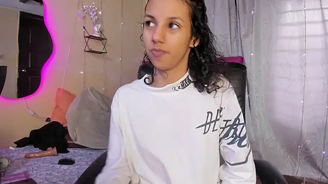 Živá chatovací místnost DaliaKhemu