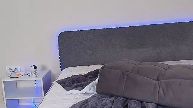 simonaaim Adlı Modelin Canlı Sohbet Odası
