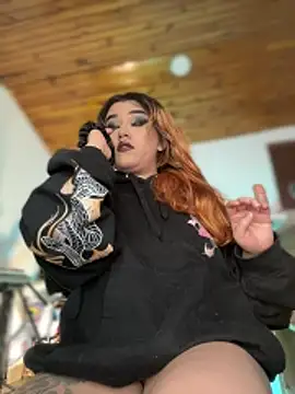 NikkiNix's Live Chat Room