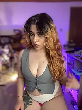 NikkiNix's Live Chat Room