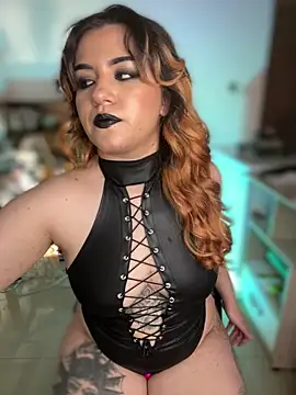 NikkiNix's Live Chat Room