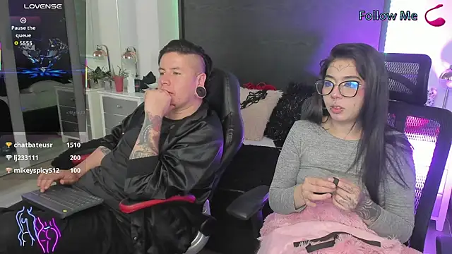 הופעת סקס קאם בשידור חי של inkedsinners_