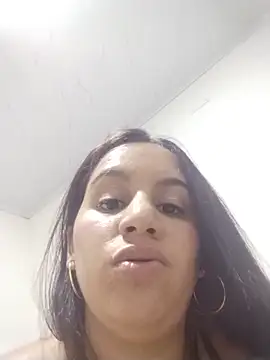 tifanny27 Adlı Modelin Canlı Sohbet Odası